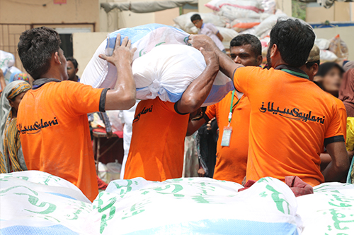 Saylani Workers working